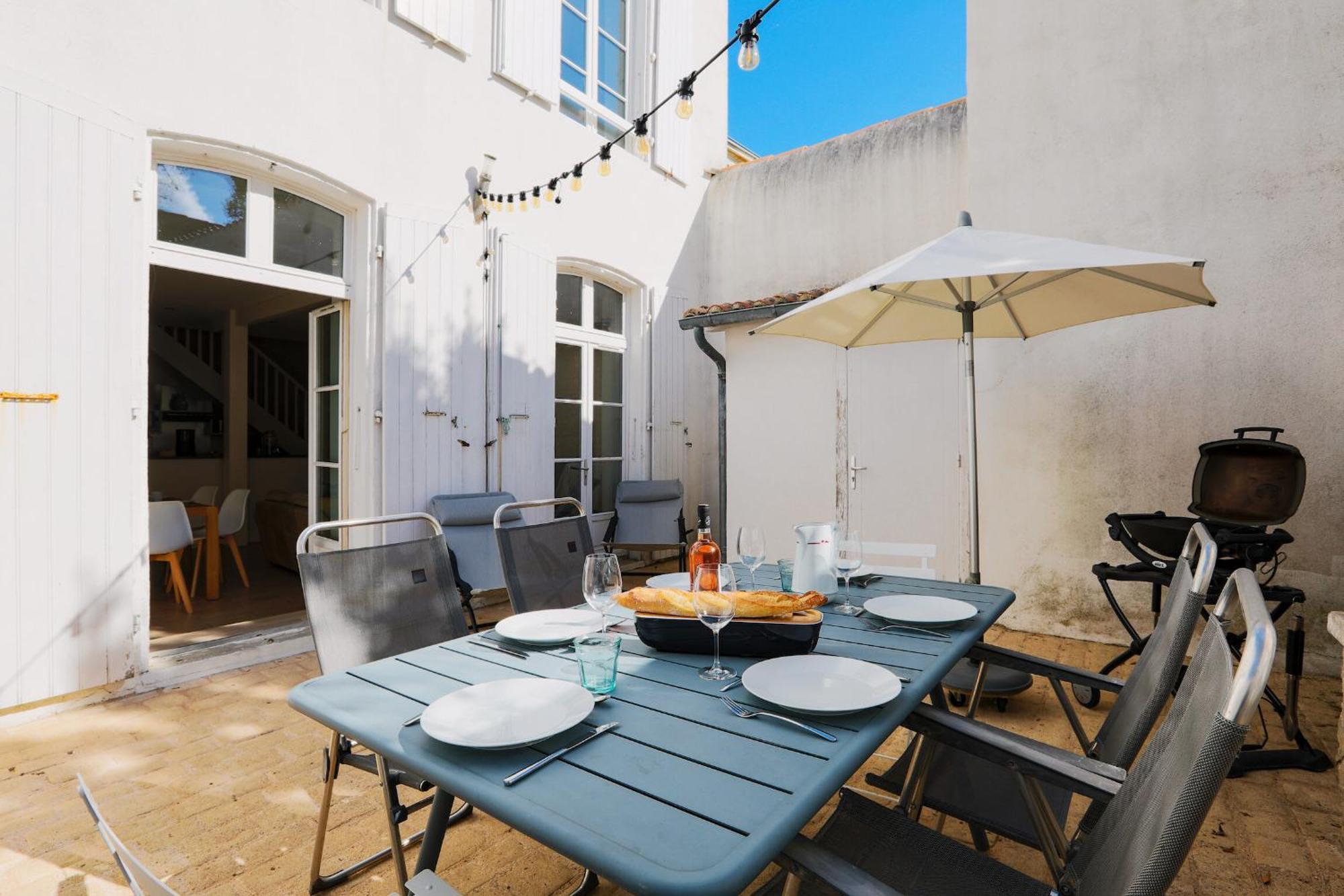 Duplex Joliment Decore Et Sa Cour Ensoleillee Saint-Martin-de-Ré Dış mekan fotoğraf